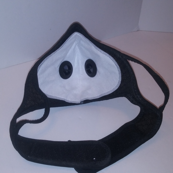 Reusable facemask with replaceable filter - Picture 3 of 3